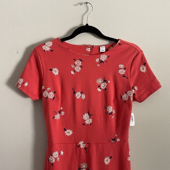 Old Navy Women Size XS Red Floral Ponte Knit Short Sleeve Sheath Dress NWT - Picture 4 of 10